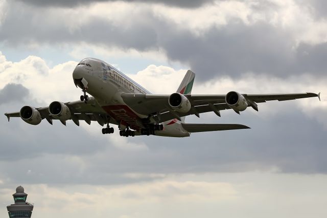 Airbus A380-800 (A6-EEJ)