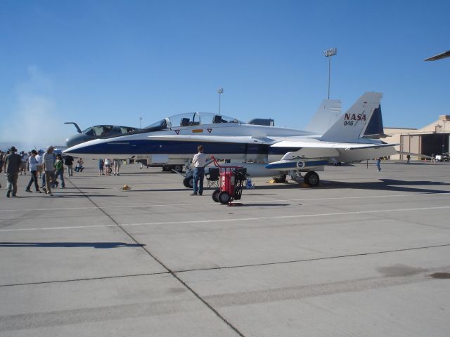 McDonnell Douglas FA-18 Hornet —