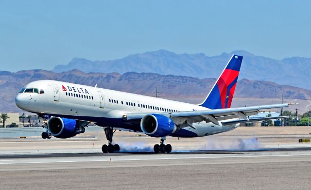 Boeing 757-200 (N673DL) - N673DL Delta Air Lines 1992 Boeing 757-232 - cn 25978 / ln 430 - Las Vegas - McCarran International Airport (LAS / KLAS)br /USA - Nevada August 28, 2014br /Photo: Tomás Del Coro