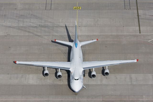 Antonov An-124 Ruslan (UR-82008)
