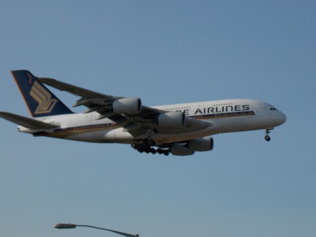 Airbus A380-800 (9V-SKE)