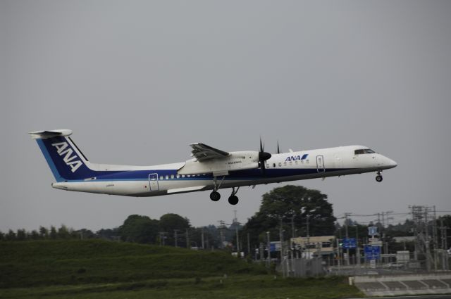 JA854A — - Final Approach to NRT Airport R/W16L on 2012/05/26 ANA c/s