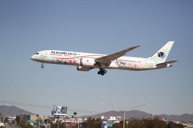 Boeing 787-9 Dreamliner (XA-ADL) - FINAL APPROACH 27 MMTJ