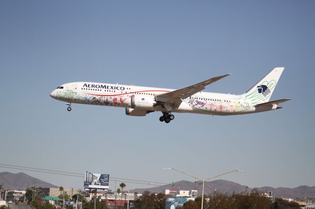 Boeing 787-9 Dreamliner (XA-ADL) - FINAL APPROACH 27 MMTJ