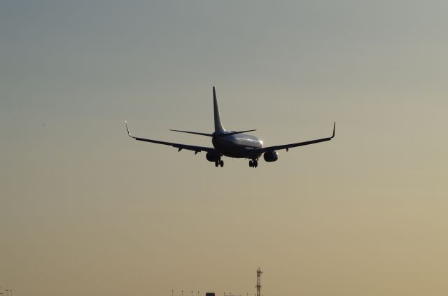 Boeing 737-800 (N76505)