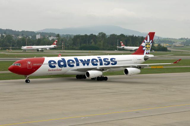 Airbus A340-300 (HB-JMF)