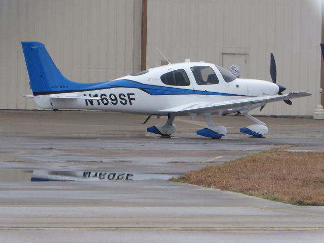 Cirrus SR-22 (N169SF)