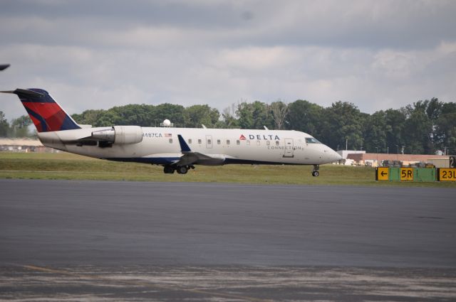Canadair Regional Jet CRJ-200 (N487CA)