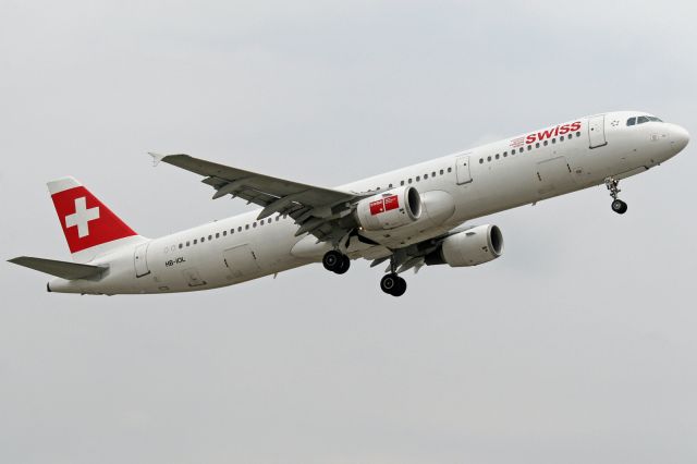 Airbus A321 (HB-IOL)