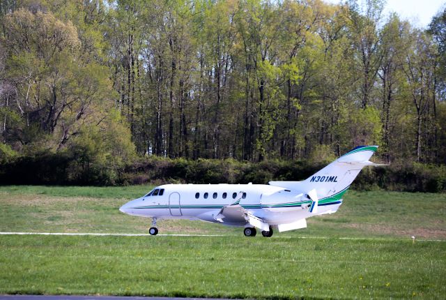 Hawker 800 (N301ML) - N301ML  landing RWY 11 KMQS 5-2-13