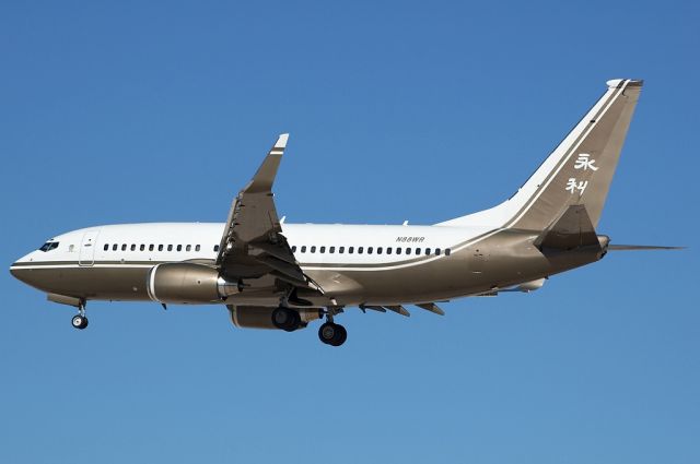 Boeing 737-700 (N88WR)