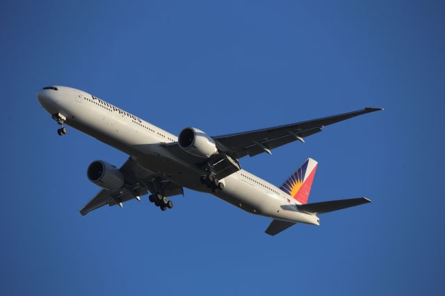 BOEING 777-300ER (RP-C7782)