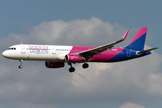 Airbus A321 (HA-LXO)