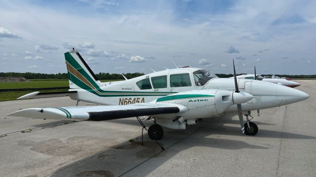 Piper Aztec (N6645A)