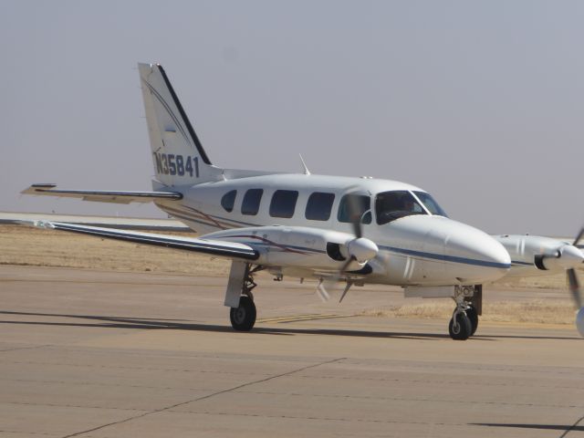 Piper Navajo (N35841)