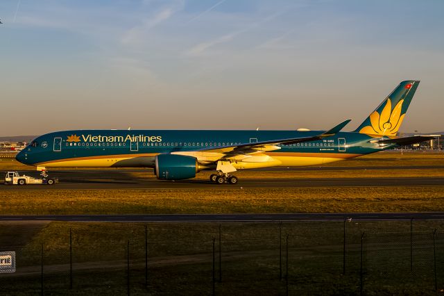 Airbus A350-900 (VN-A892) - hot yellow morning sun