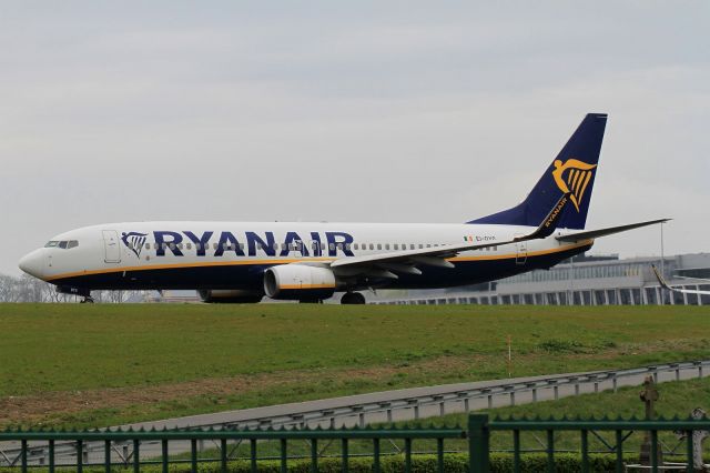 Boeing 737-800 (EI-DYO)