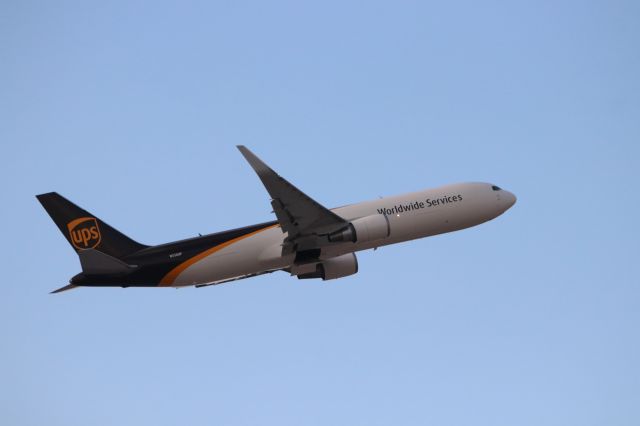 BOEING 767-300 (N336UP)