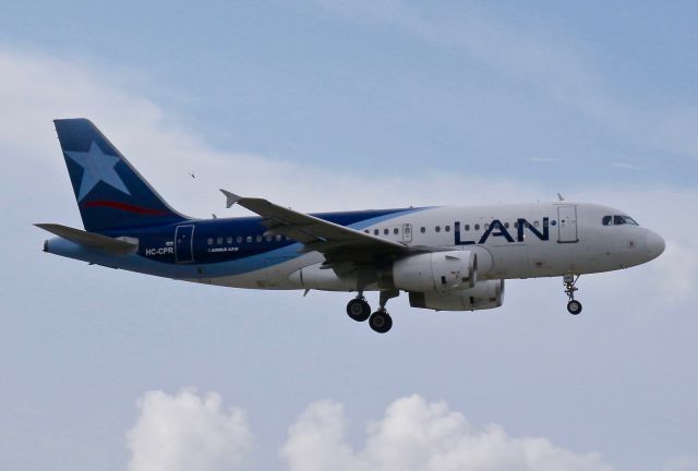 Airbus A319 (HC-CPR)
