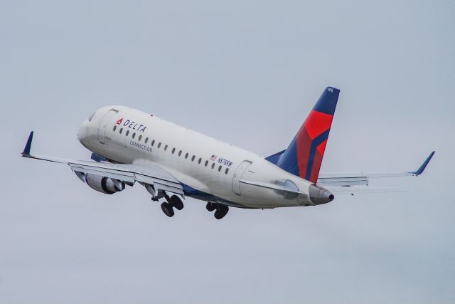 Embraer 170/175 (N878RW) - Taking off on a muggy afternoon.  Headed back to LGA.  6/19/21.