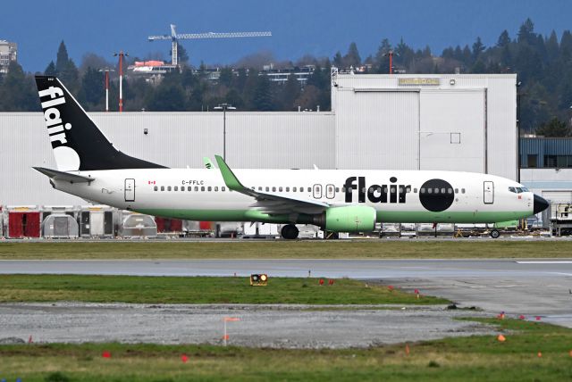 Boeing 737-800 (C-FFLC)