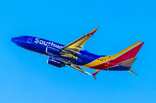 Boeing 737-700 (N919WN) - Southwest Airlines 737-700 taking off from PHX on 10/11/22. Taken with a Canon 850D and Tamron 150-600mm G2 lens.