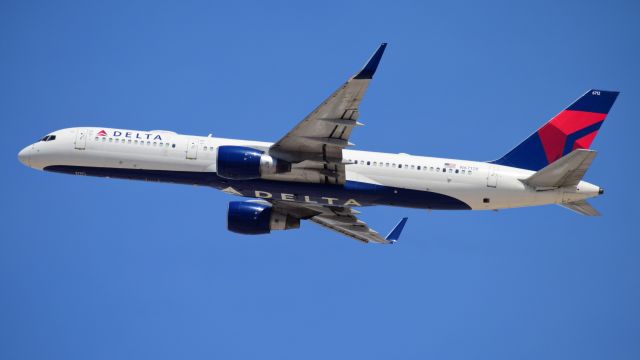 Boeing 757-200 (N6712B)