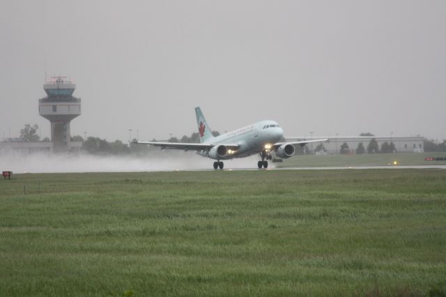 Airbus A319 (C-FYKC)