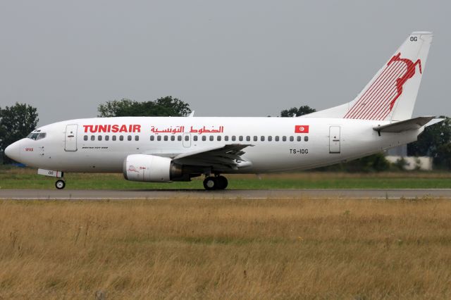 BOEING 737-600 (TS-IOG)