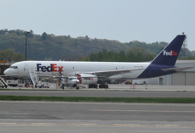 Boeing 757-200 (N903FD) - A FEDEX aircraft.
