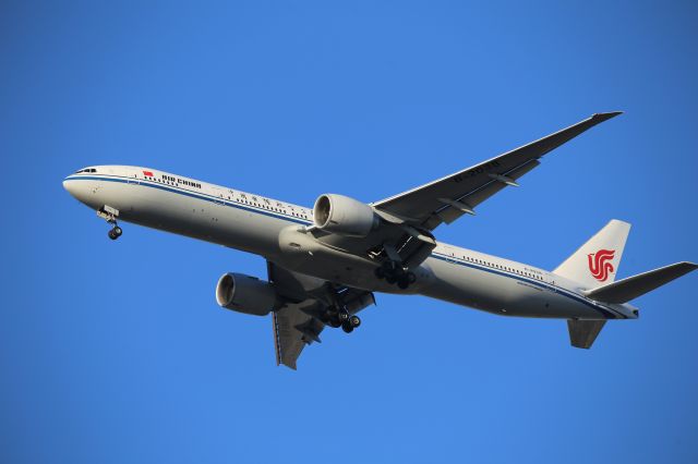 BOEING 777-300ER (B-2038)