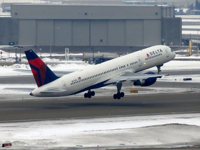 Boeing 757-200 (N6703D)