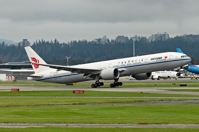 BOEING 777-300 (B-1428)