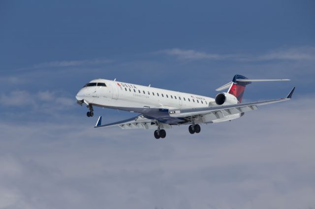 Canadair Regional Jet CRJ-700 (N369CA)