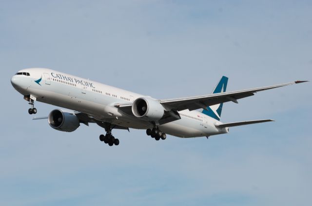 Boeing 777-200 (B-KQF) - Taken from the threshold of 29R