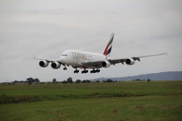 Airbus A380-800 (A6-EDX)