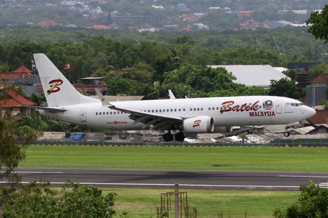 Boeing 737 MAX 8 (9M-LRU)
