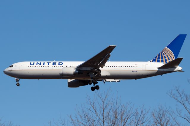 BOEING 767-300 (N651UA)