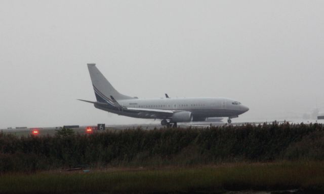 Boeing 737-700 (N835BA)