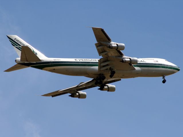 Boeing 747-200 (N471EV)