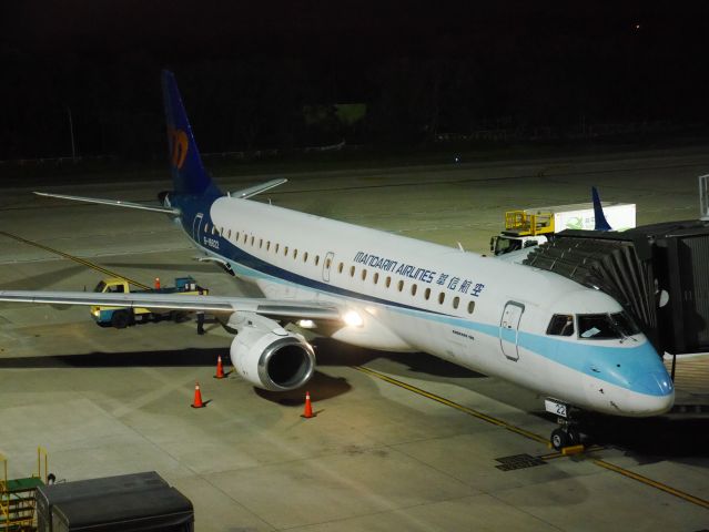 Embraer ERJ-190 (B-16822)