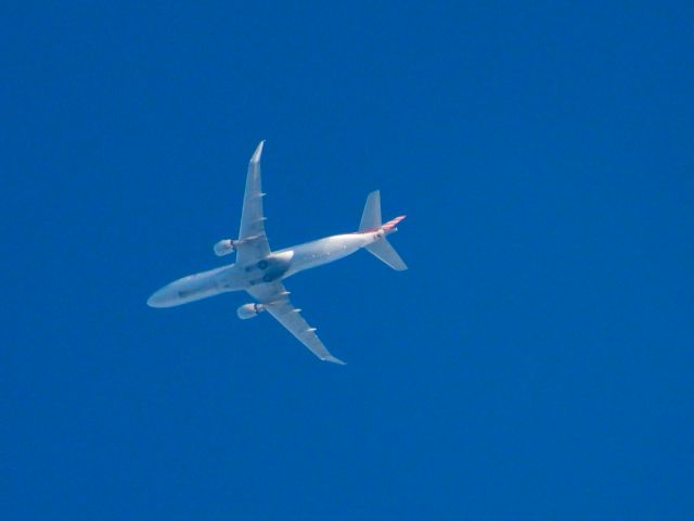 Embraer 175 (N242NN) - ENY4390br /DSM-DCAbr /09/20/21