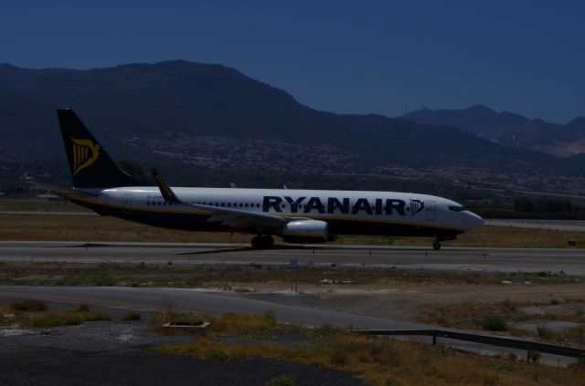 Boeing 737-800 (EI-EVN) - Taxing to takeoff, outbound to Barcelona.