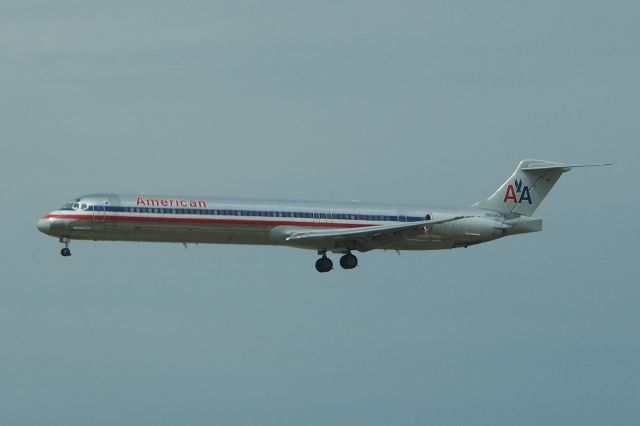 McDonnell Douglas MD-80 (N590AA)