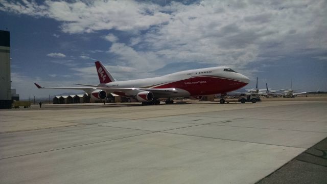 Boeing 747-400 (N744ST)