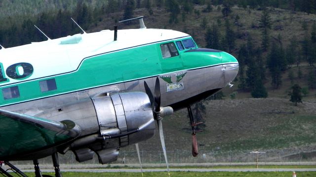 Douglas DC-3 (C-GPNR)