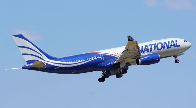 Airbus A330-200 (N819CA)