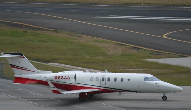 Bombardier Challenger 300 (N83JJ)