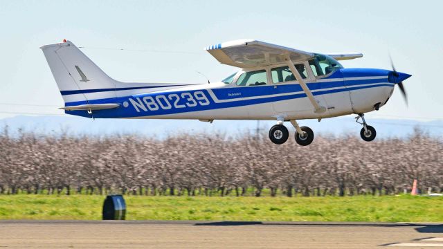 Cessna Skyhawk (N80239) - Some pilot training at Merced Regional Airport "Nice Cessna"