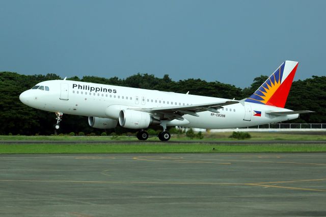 Airbus A320 (RP-C8398) - Early evening takeoff from Runway 27.